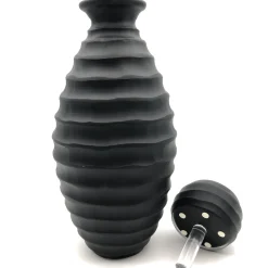 Tall Black Bottle di Achille D'Este e Renzo Vianello