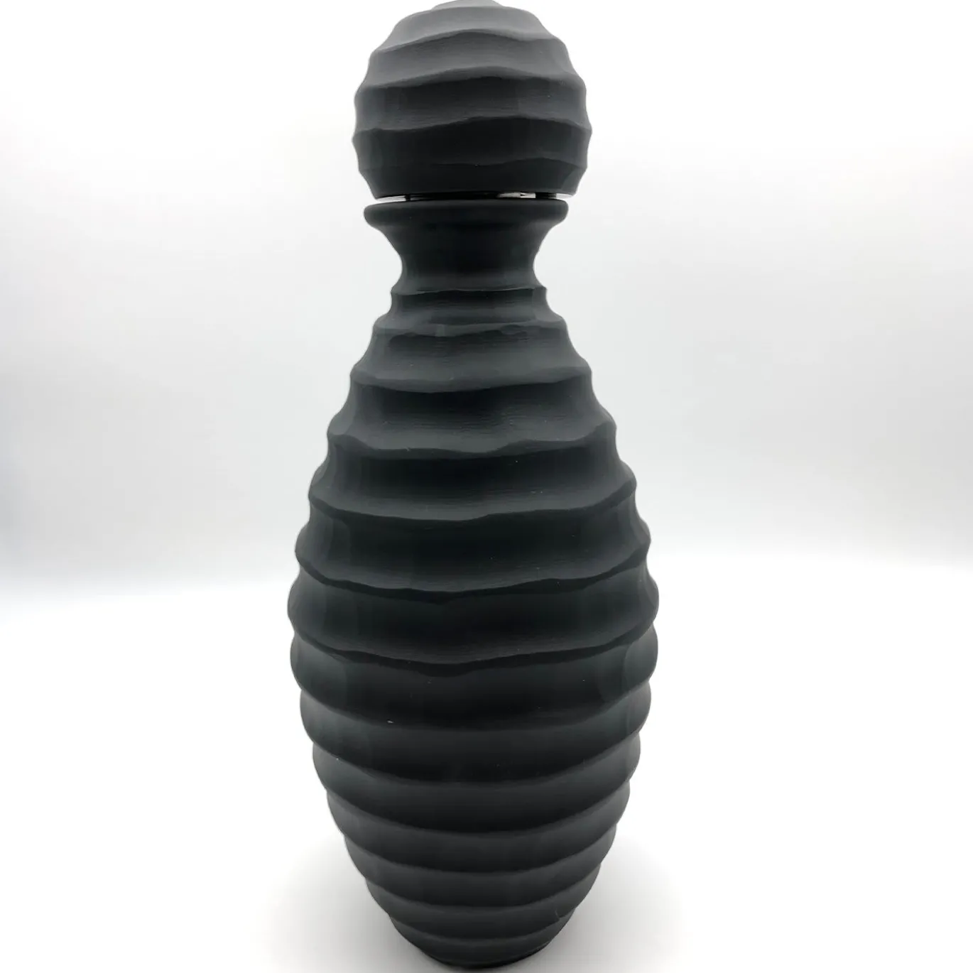 Tall Black Bottle di Achille D'Este e Renzo Vianello