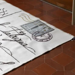 Tappeto Cartolina a Patrizia Valduga in Feltro con lana Aplina