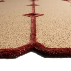 Tappeto Cut Out in lana della Nuova Zelanda e tencel rosa pallido di Marcante-Testa