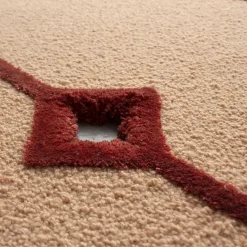 Tappeto Cut Out in lana della Nuova Zelanda e tencel rosa pallido di Marcante-Testa