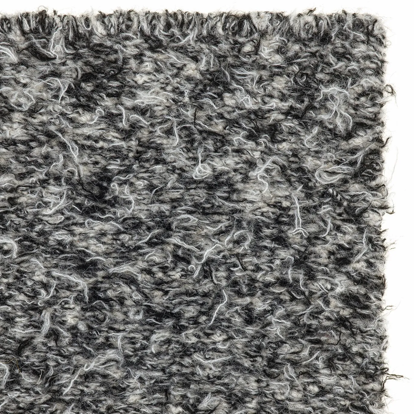Tappeto Erbe in lana di alpaca nero e grigio di Ignacia Murtagh