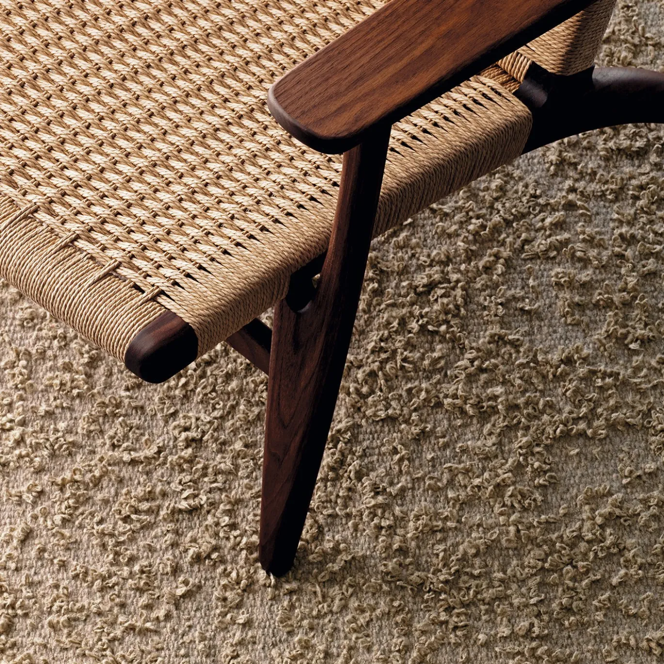 Tappeto Folia in seta, lino e lana di alpaca marrone di Ignacia Murtagh