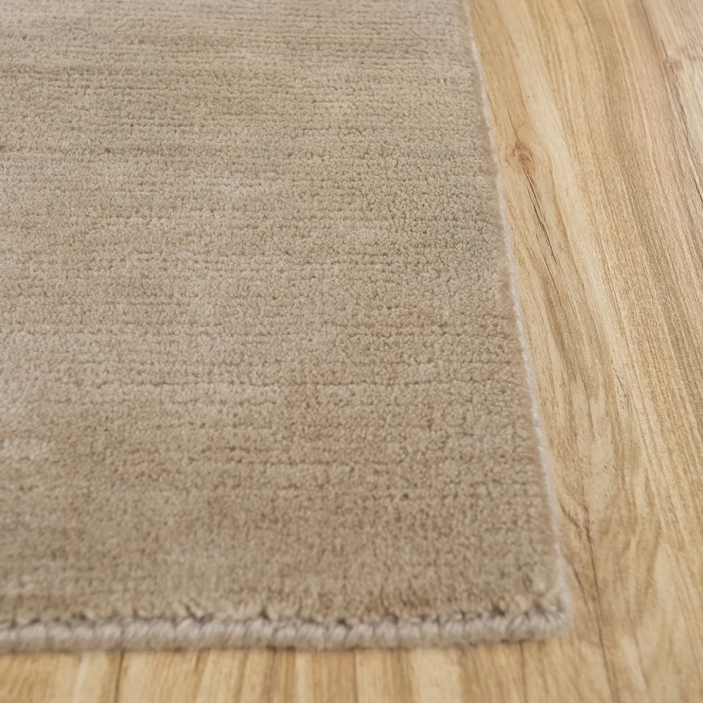 Tappeto in lana caviar beige morbido