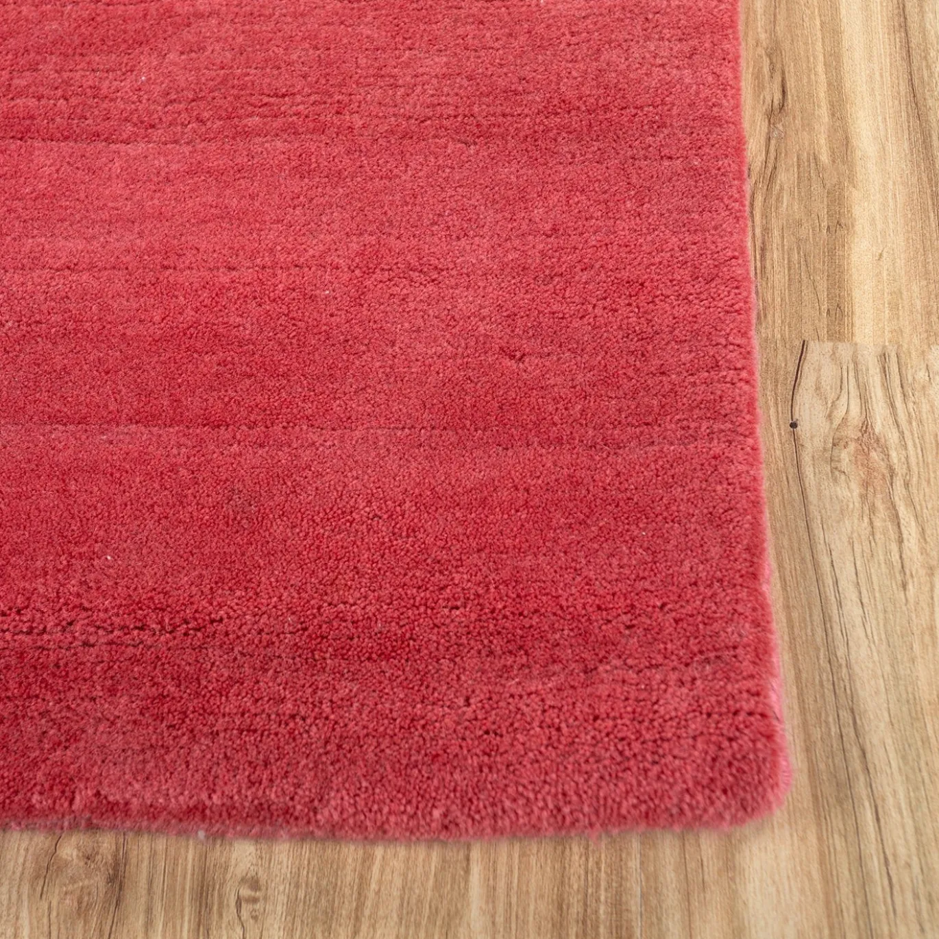 Tappeto in lana Mesa Rosa e toni beige chiari