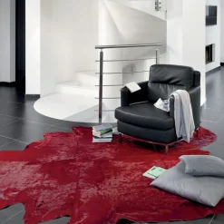 Tappeto in pelle colorata rosso