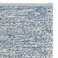 Tappeto Iris in seta e viscosa azzurro di Ignacia Murtagh