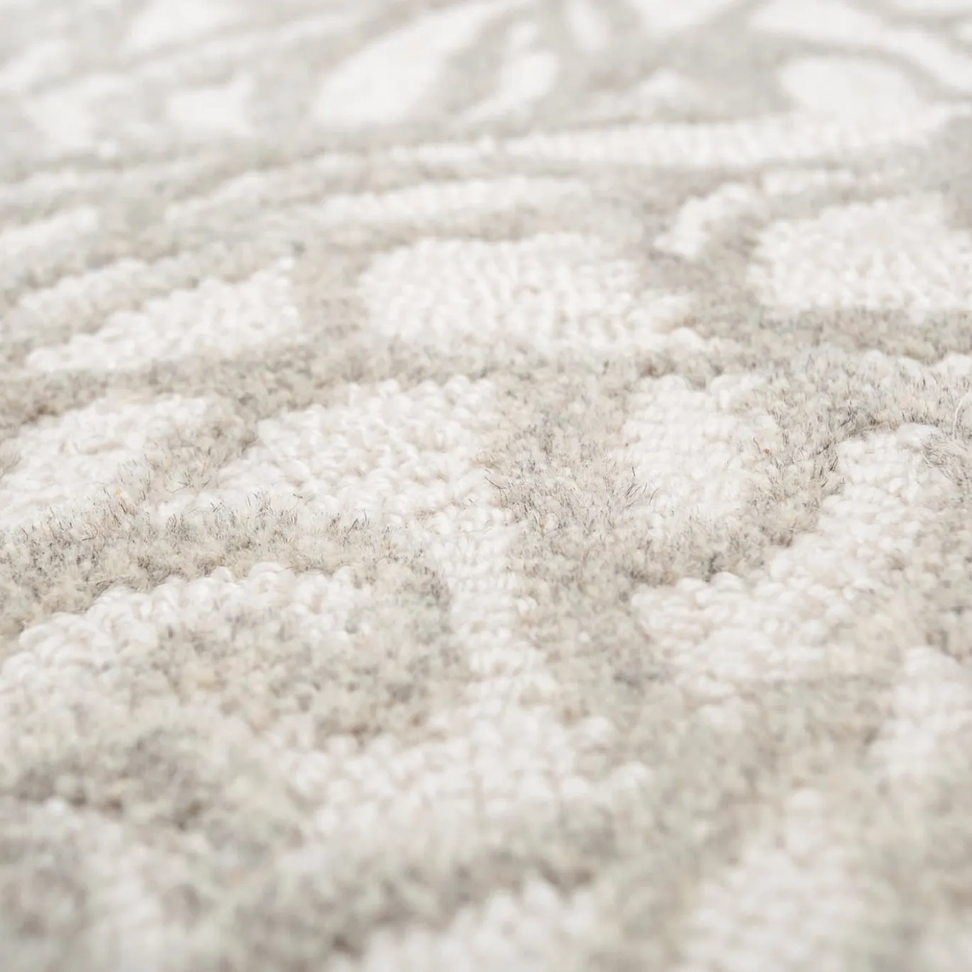 Tappeto Lunar Landscape White & Natural Gray trapuntato a mano