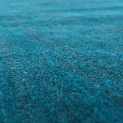 Tappeto Majestic Plume Peacock Blue trapuntato a mano
