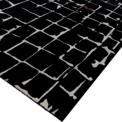 Tappeto Mosaic in Ebony and White di Keith Pillow da Daaa Haus