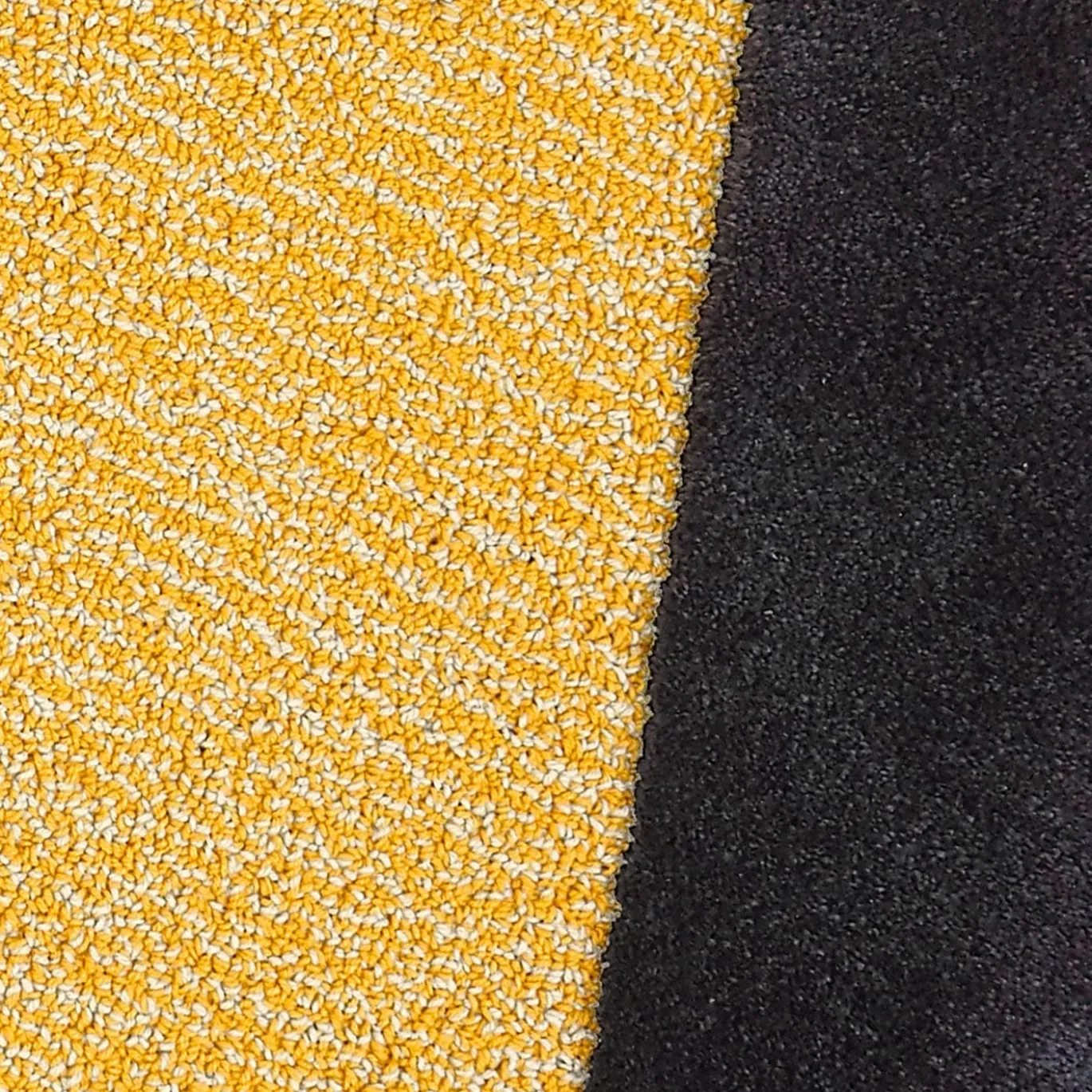 Tappeto OCI Right in giallo
