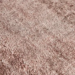 Tappeto Pure Powder in seta di bambù rosa