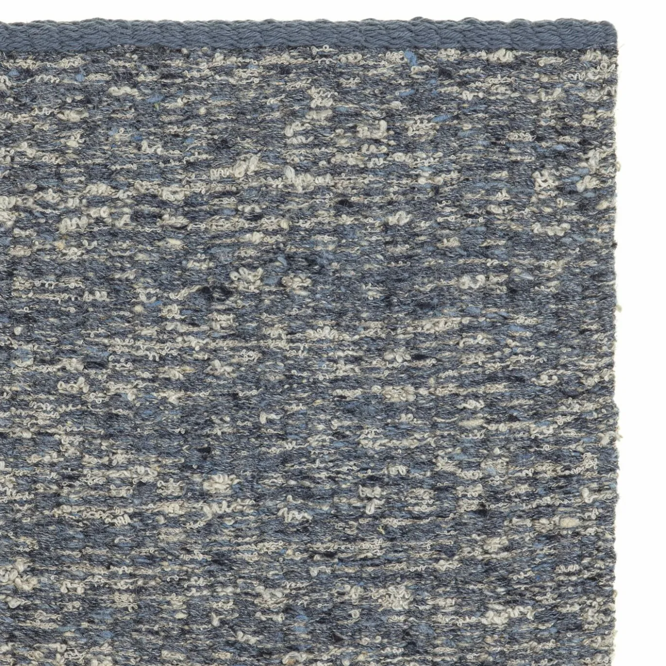 Tappeto Rubia in seta Tussah marezzata blu di Ignacia Murtagh