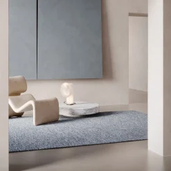 Tappeto Rubia in seta Tussah marezzata blu di Ignacia Murtagh