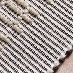 Tappeto Tipografico grigio scuro di Stefano Asili