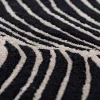 Tappeto Velvety Vortex Ebony & Antique White trapuntato a mano