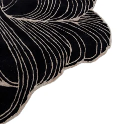 Tappeto Velvety Vortex Ebony & Antique White trapuntato a mano