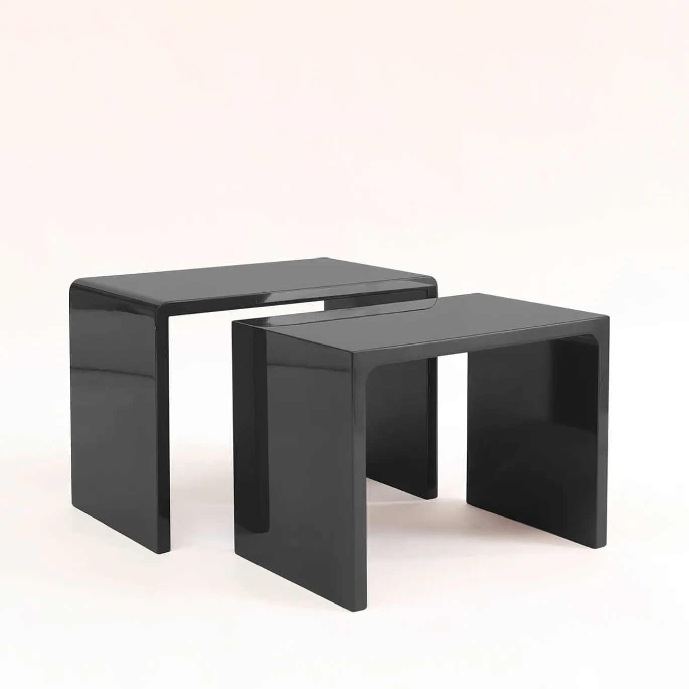 Tavoli Nesting gemelli laccati in nero