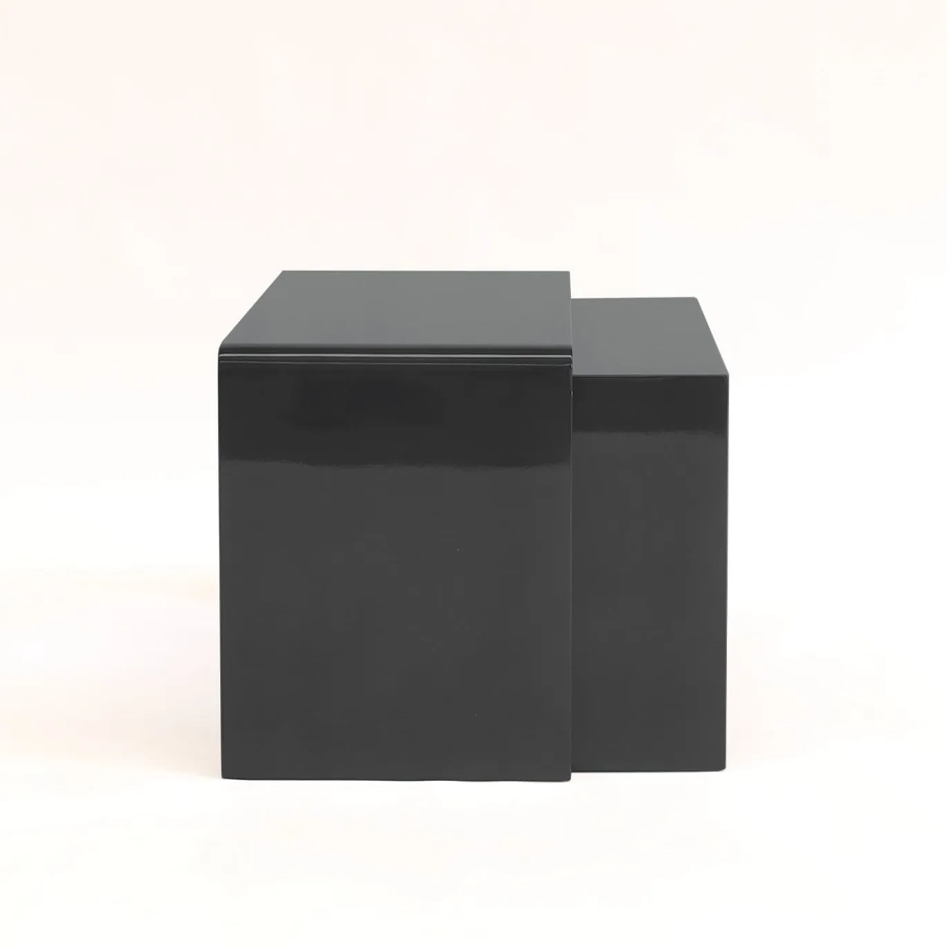 Tavoli Nesting gemelli laccati in nero