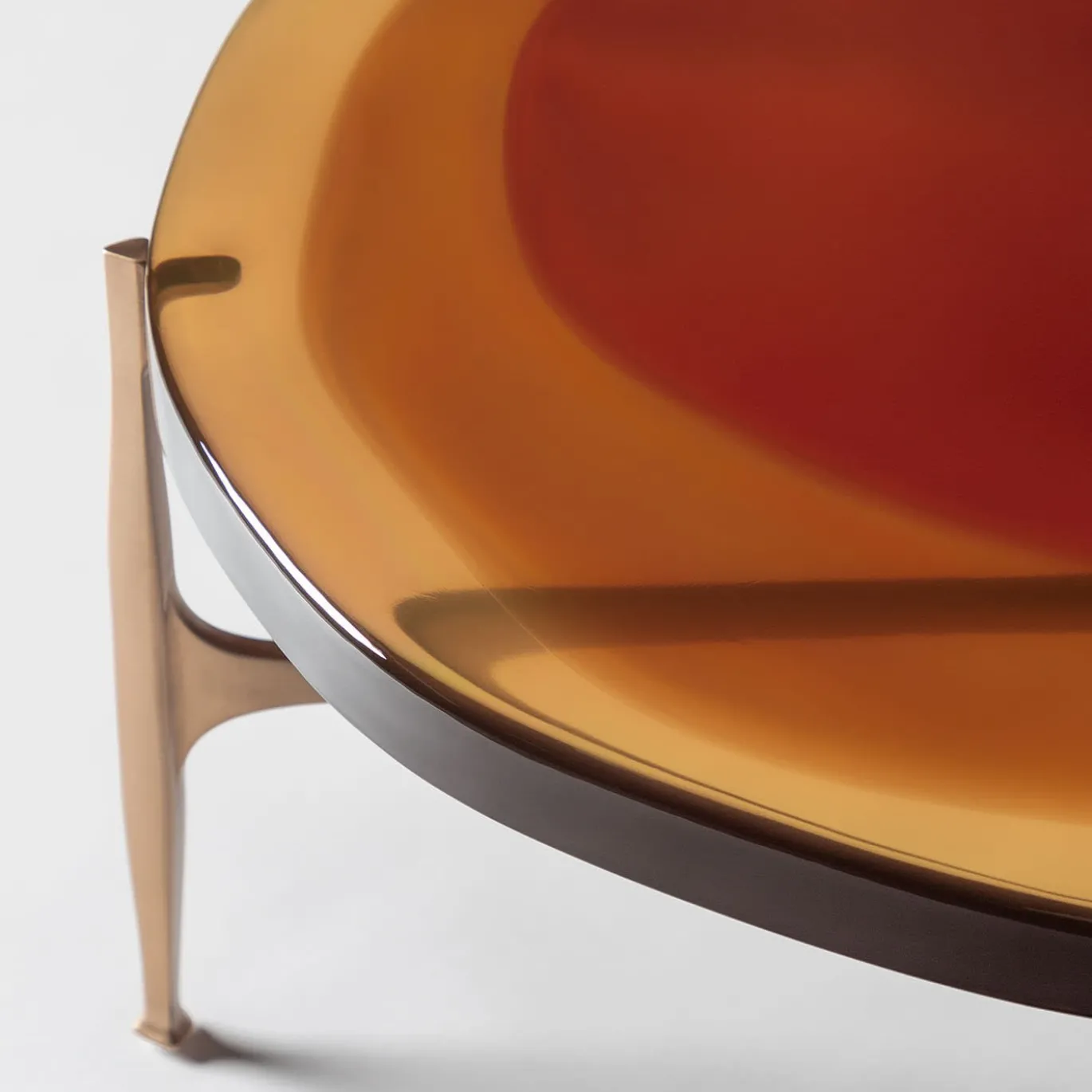 Tavolino Agatha Big Top in Resina Arancione R44