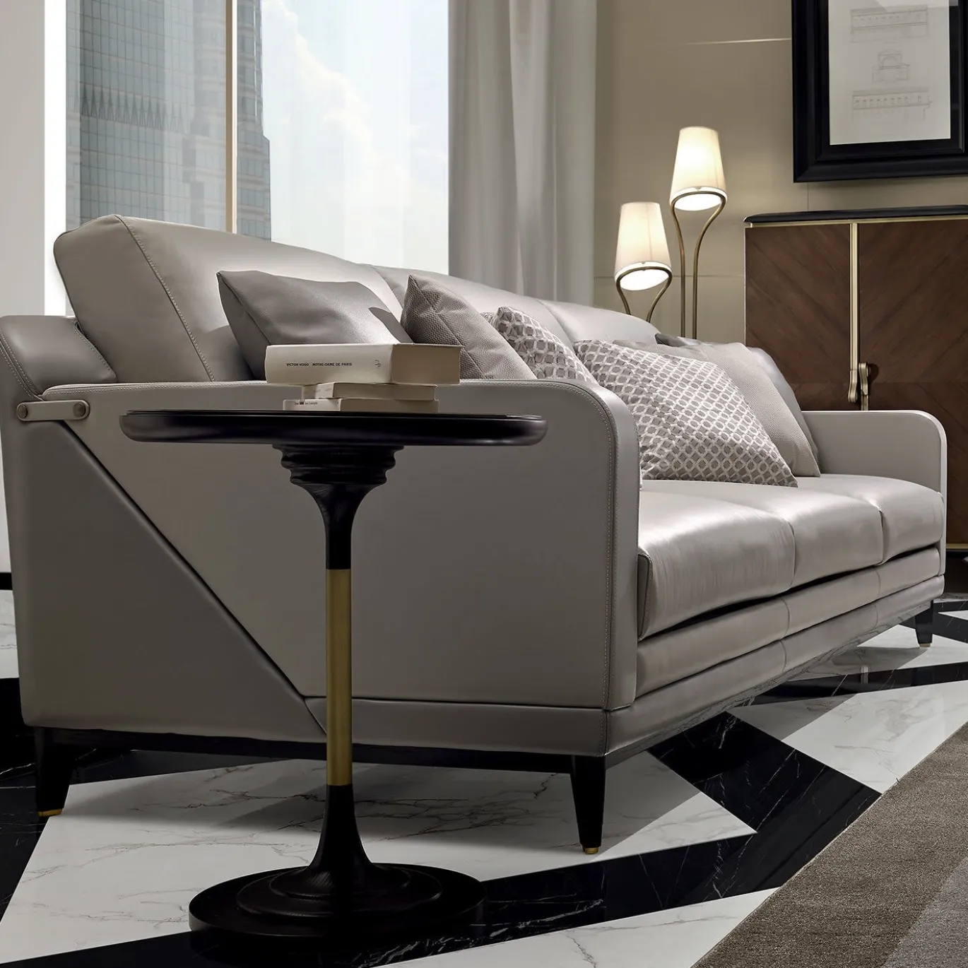 Tavolino alto con piano in ottone