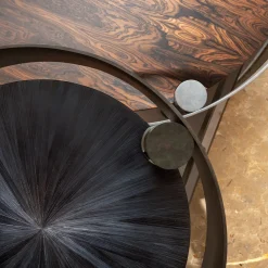 Tavolino alto rotondo in paglia nera Tray
