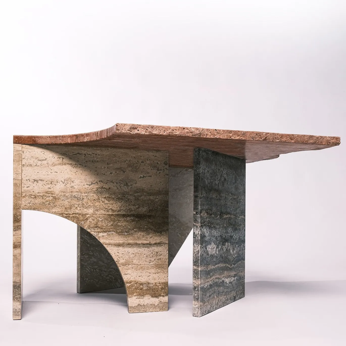 Tavolino asimmetrico Ritagli B #2 di Studiopepe Design