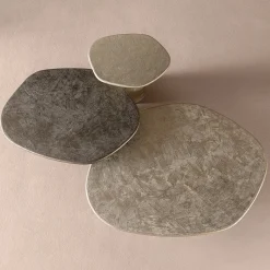 Tavolino Atollo con struttura color champagne di CSM