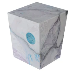 Tavolino azzurro e rosa