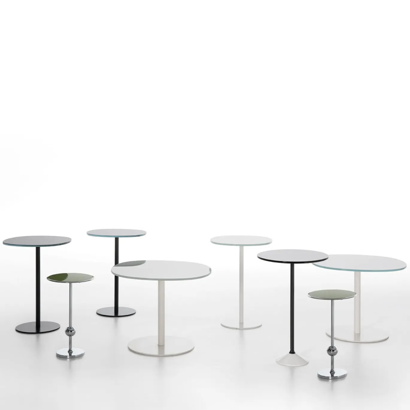 Tavolino basso bianco Solenoide di Piero Lissoni