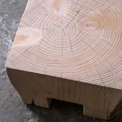 Tavolino basso Skelly Cube finitura naturale