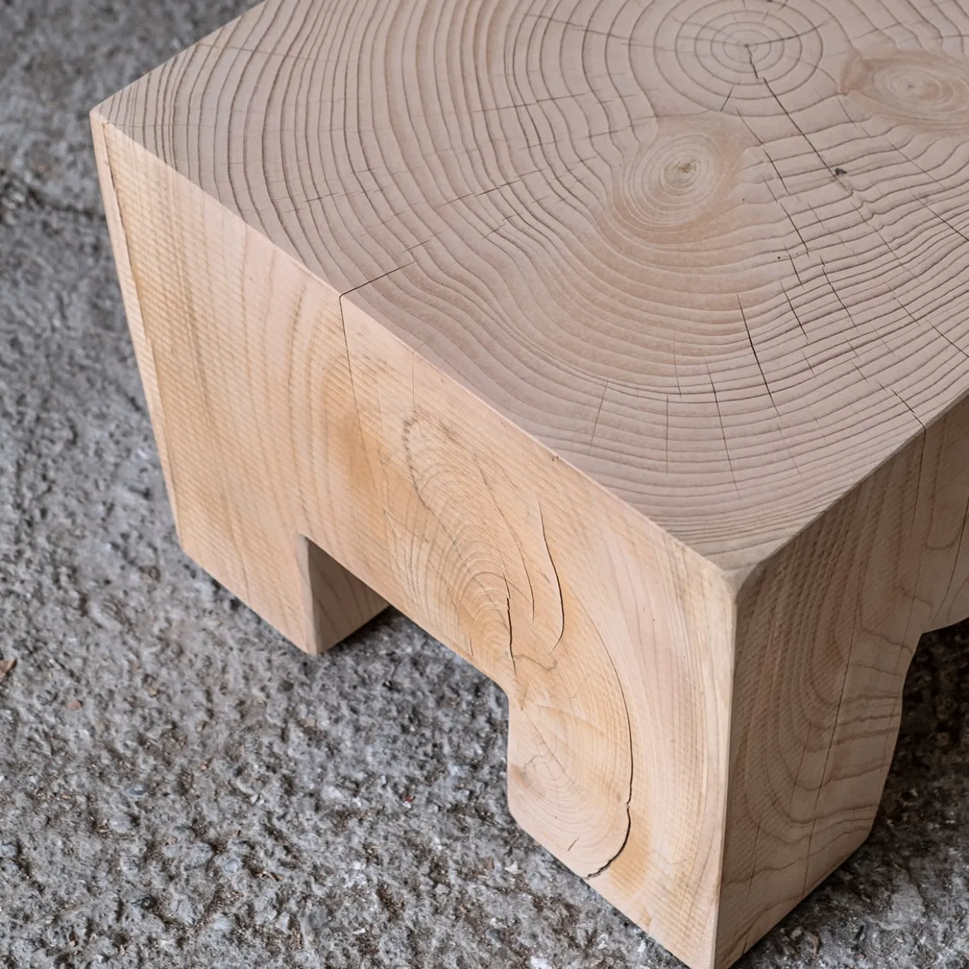 Tavolino basso Skelly Cube finitura naturale