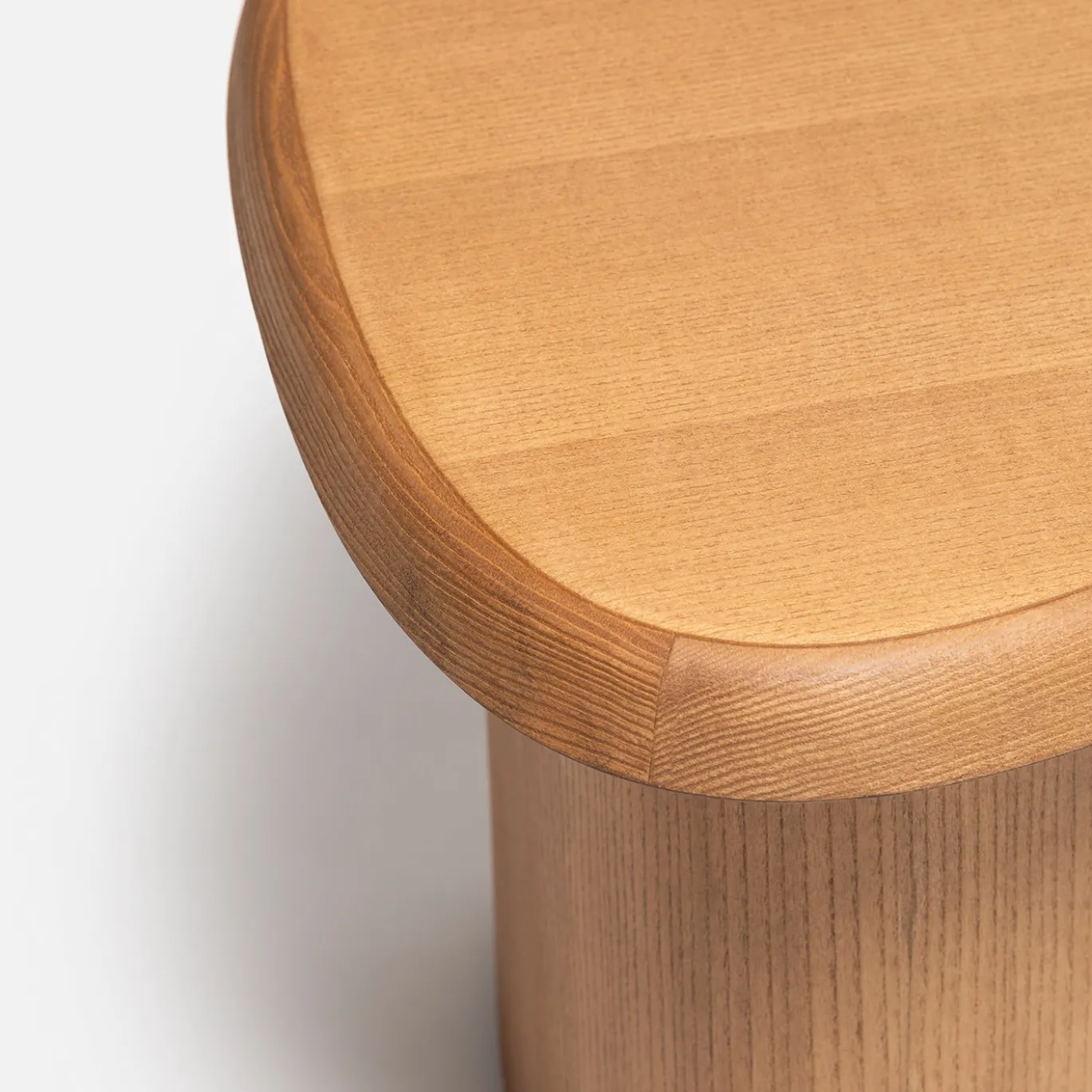 Tavolino Bitt in Legno con Finitura Lucida Miele