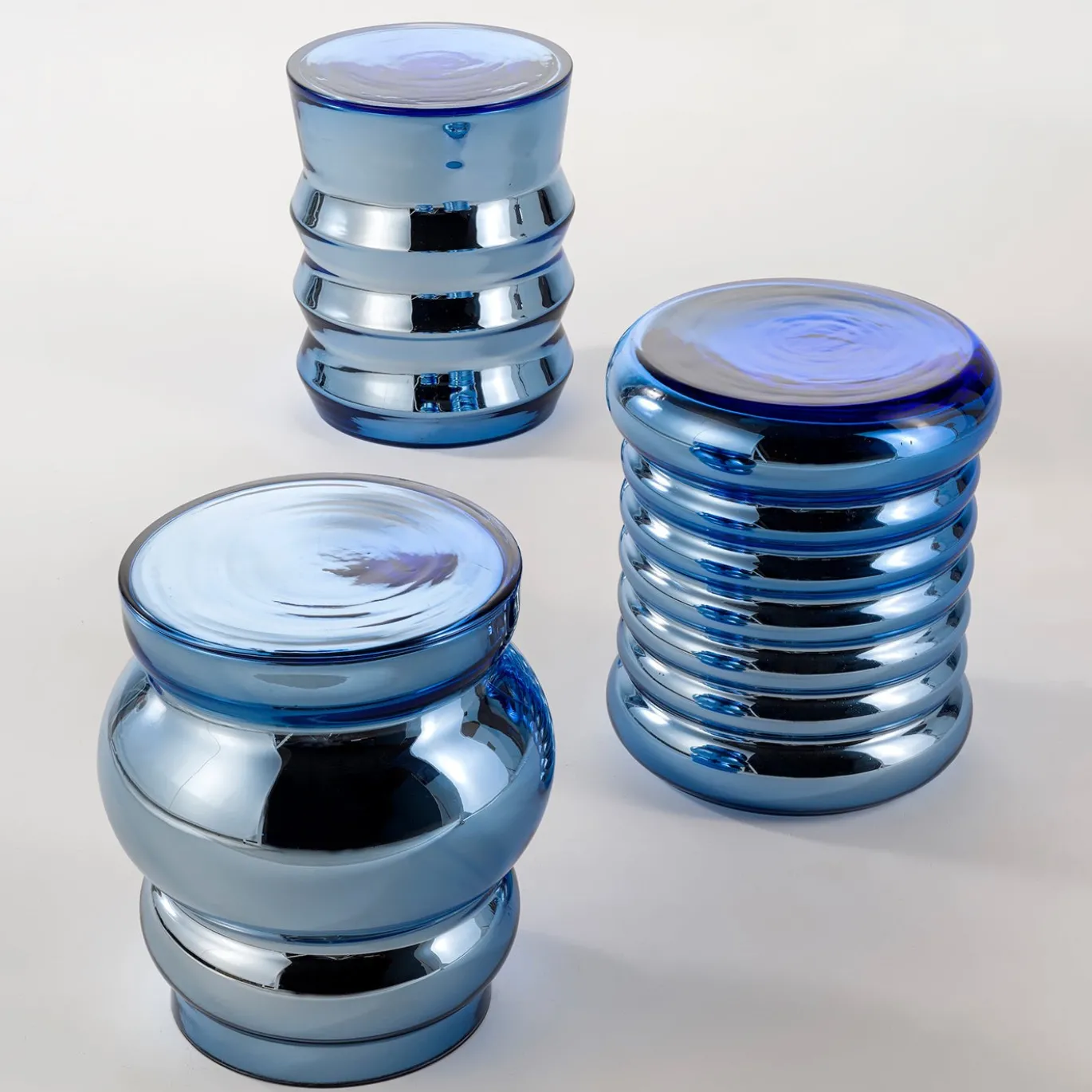 Tavolino Bouchon modello C in vetro blu di Dan Yeffet
