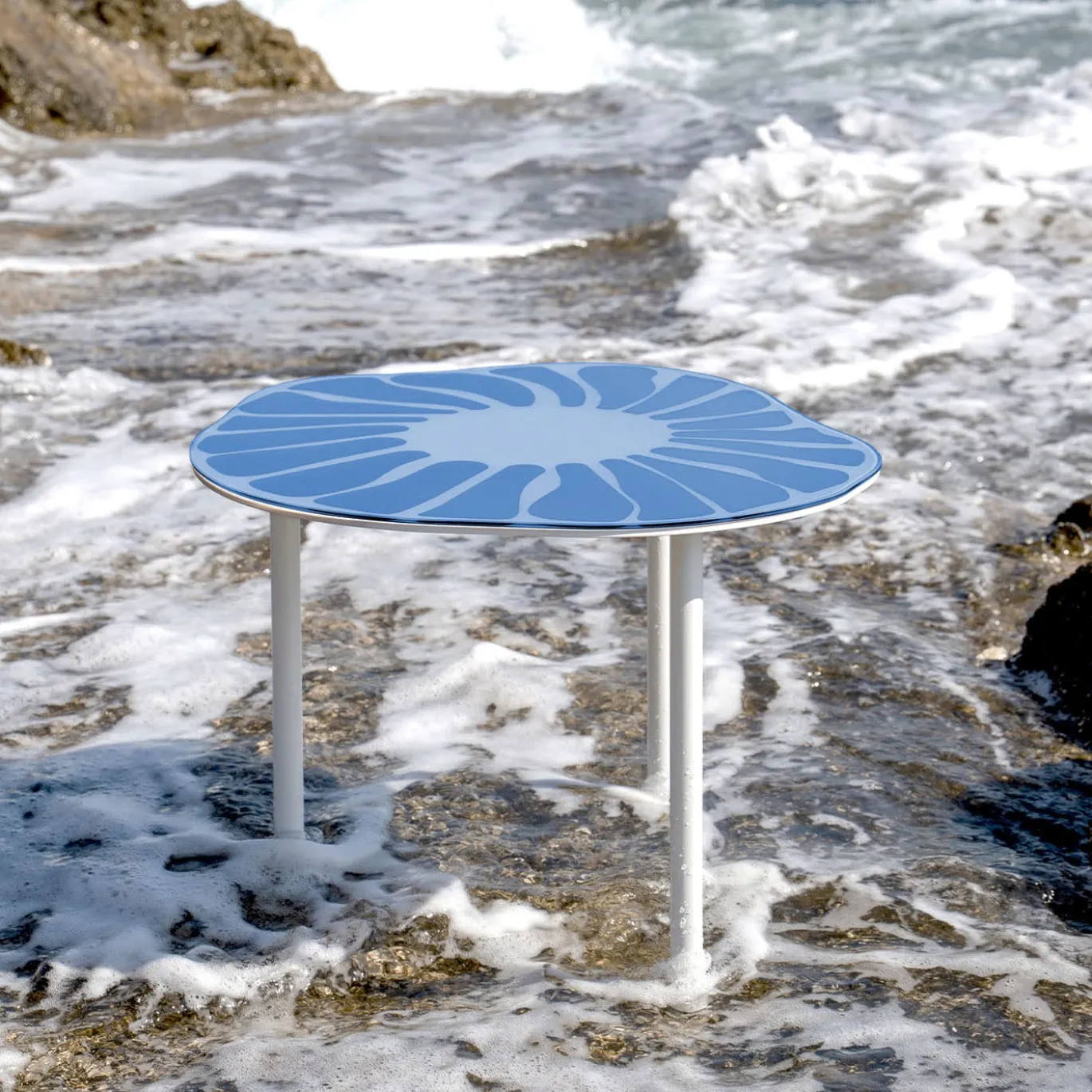 Tavolino Cesareo in vetro blu