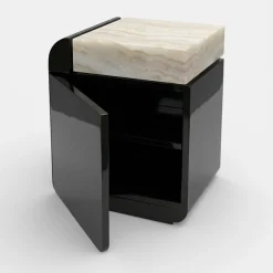 Tavolino contenitore in legno laccato nero con top in onice avorio