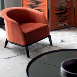 Tavolino da caffè in legno di frassino grigio con base in pelle e inserti in vetro