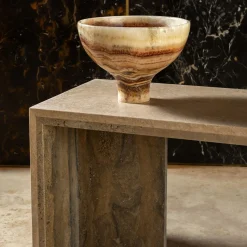Tavolino da caffè minimalista in travertino titanium