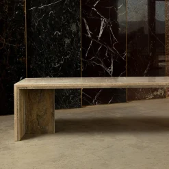 Tavolino da caffè minimalista in travertino titanium