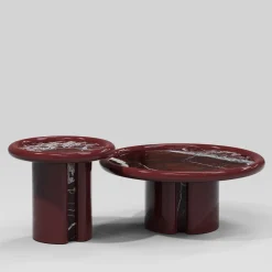 Tavolino da caffè Moonrise rotondo in marmo Rosso Levanto e legno bordeaux lucido di Artefatto Design Studio