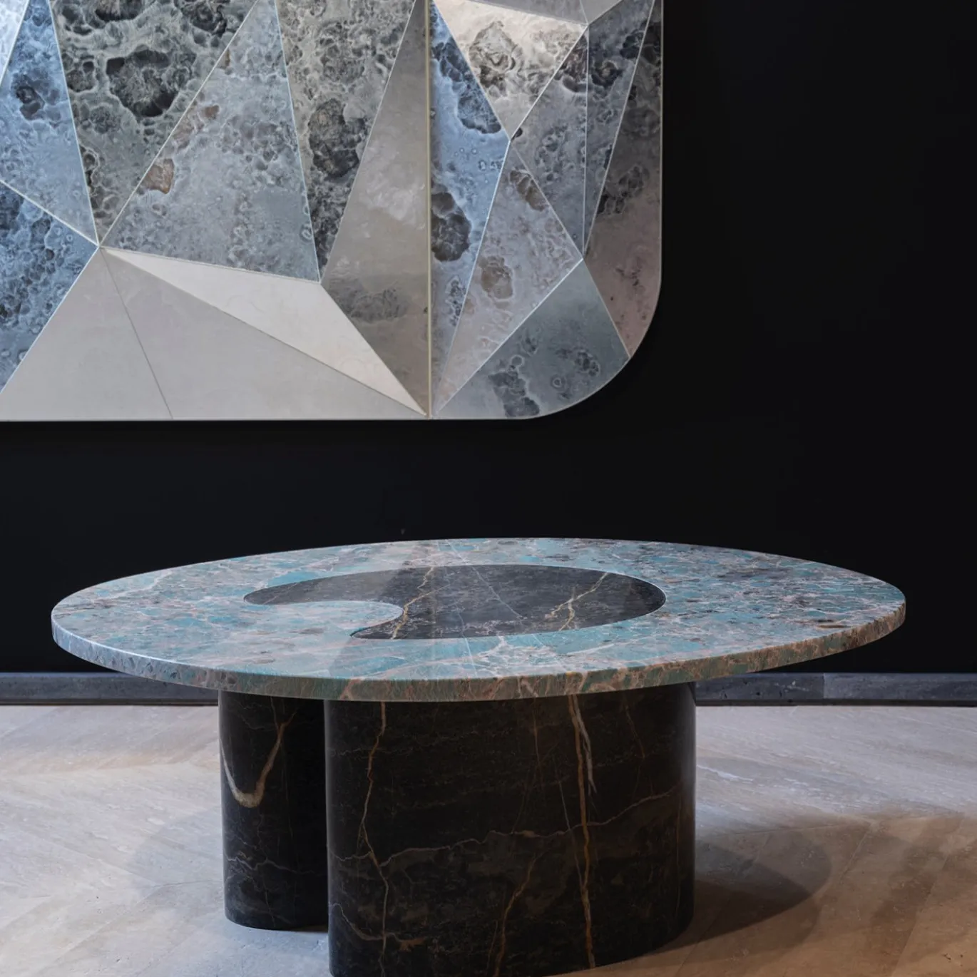 Tavolino da caffè Ninfea in marmo Marquina nero di Ashley Gadeova