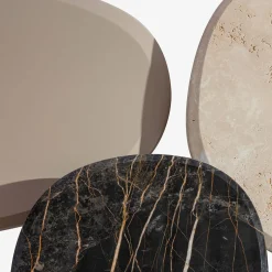 Tavolino da caffè rosso Pebble M con piano in marmo