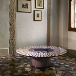 Tavolino da caffè rotondo Altobasso in legno Bolivar viola e beige