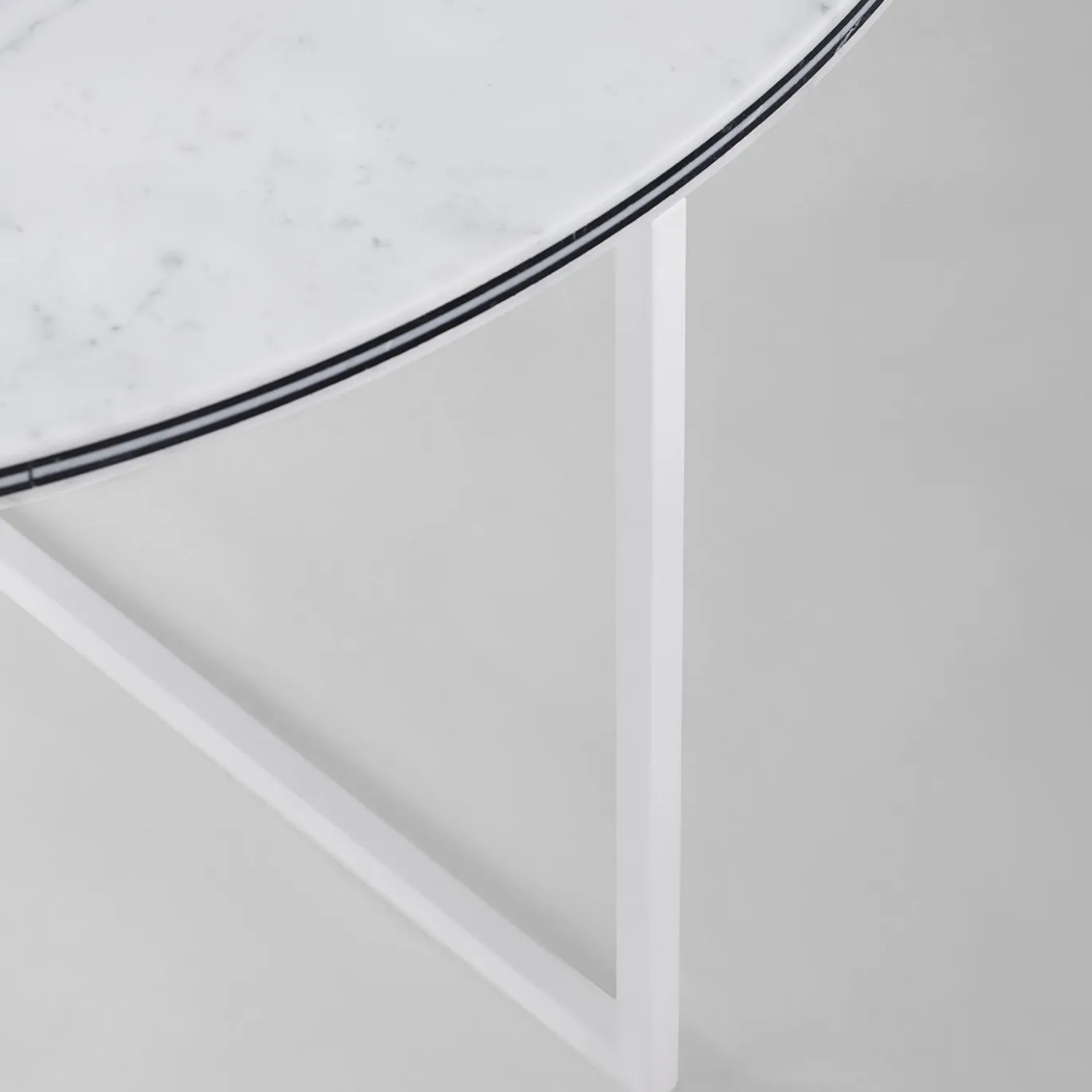 Tavolino da caffè rotondo Fillo in marmo bianco di Carrara