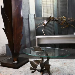 Tavolino da caffè Sails in ferro con piano ovale in vetro di Lorenzo Quadalti