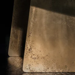 Tavolino da caffè scultoreo in ottone fuso Stoneage