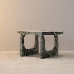 Tavolino da caffè tagliato e piegato