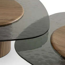 Tavolino Egg Alto con base e piano in noce canaletto + vetro