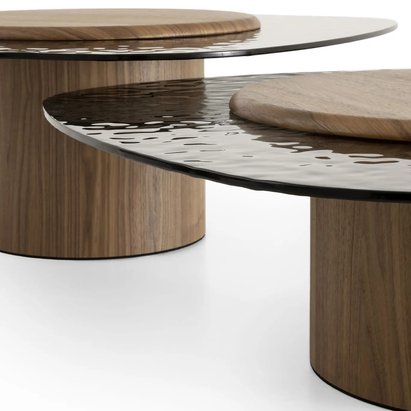 Tavolino Egg Alto con base e piano in noce canaletto + vetro