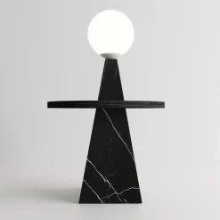 1512 Tavolino e lampada da terra in marmo nero di Sissy Daniele